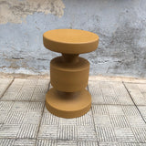 Taburete metálico mostaza