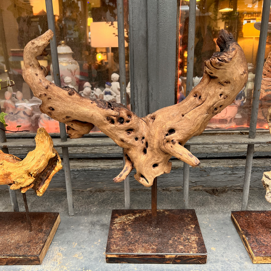 Escutura madera forma cuernos