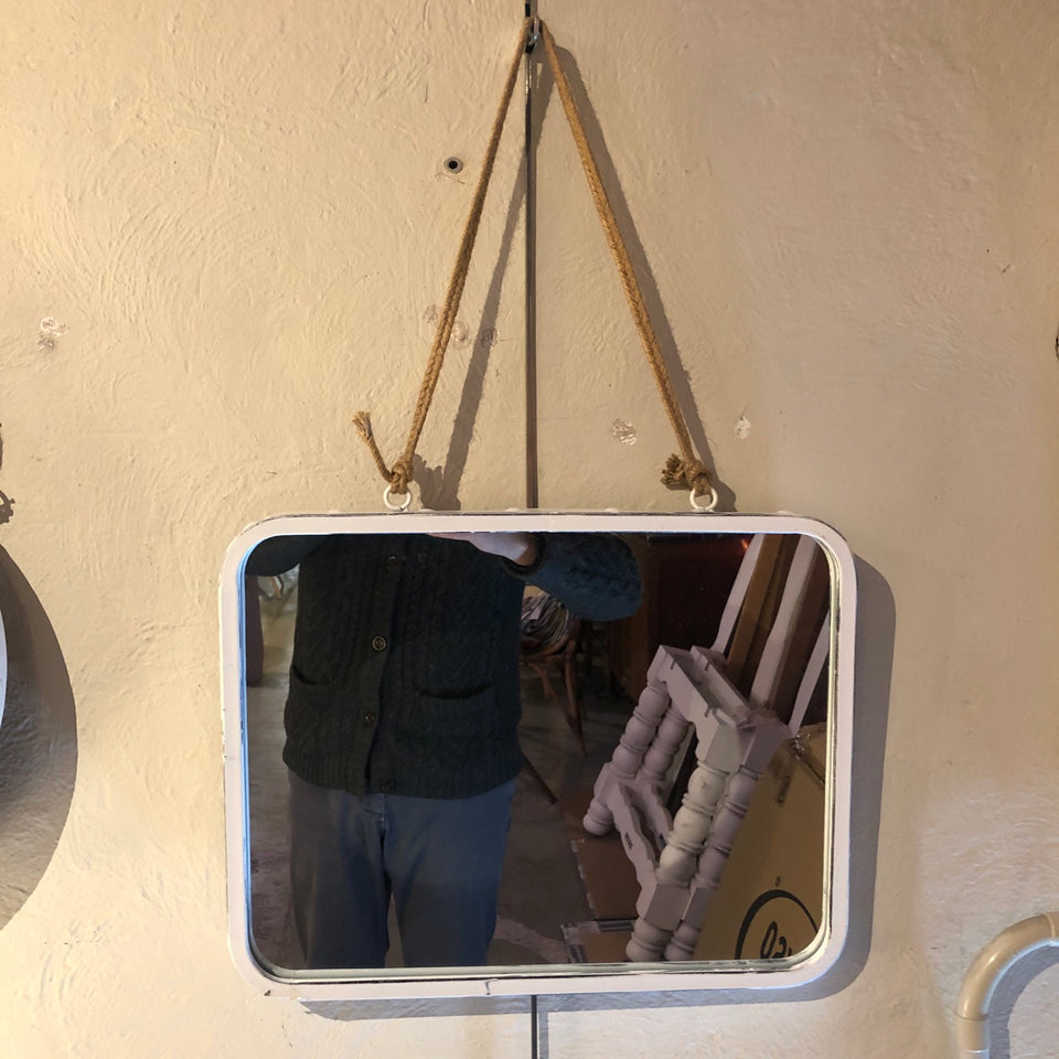 Espejo rectangular con cuerda