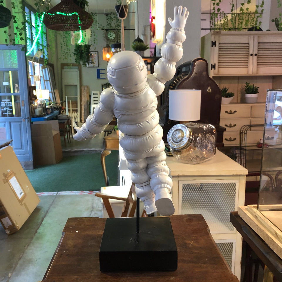 Escultura Astronauta