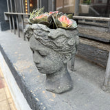Busto clásico con flores
