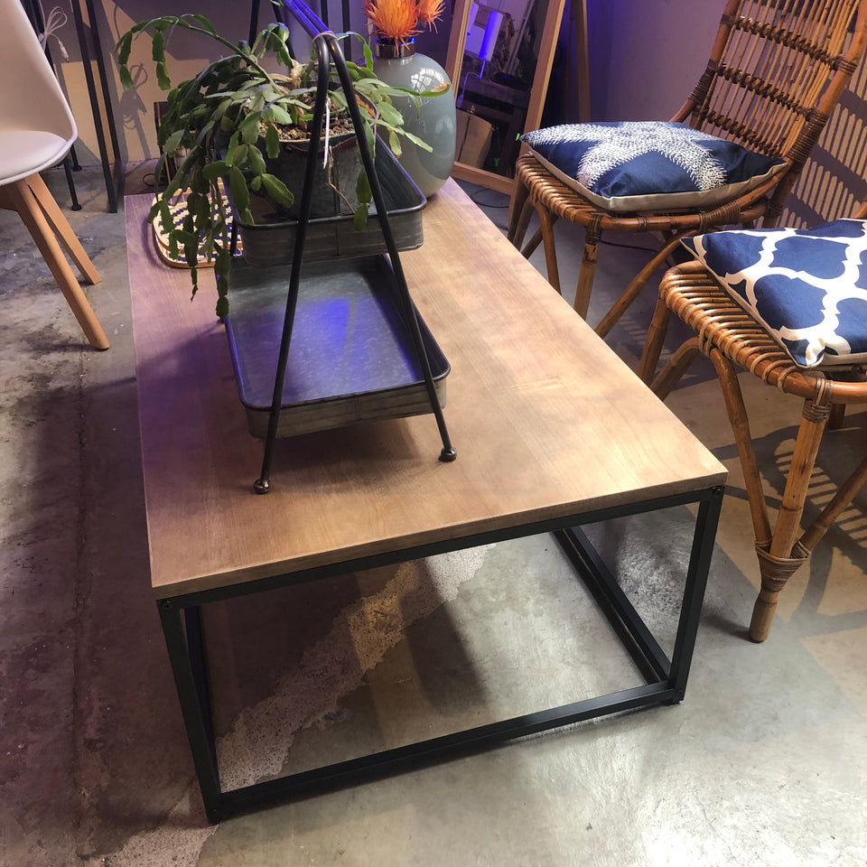 Mesa de centro me metal y madera