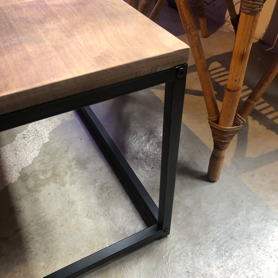 Mesa de centro me metal y madera