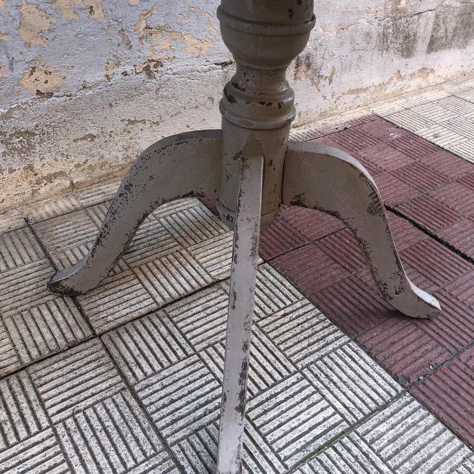 Mesa auxiliar gris