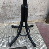 Perchero de pie de madera