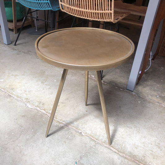 Mesa auxiliar oro viejo