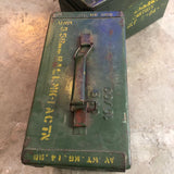 Caja militar con tapa