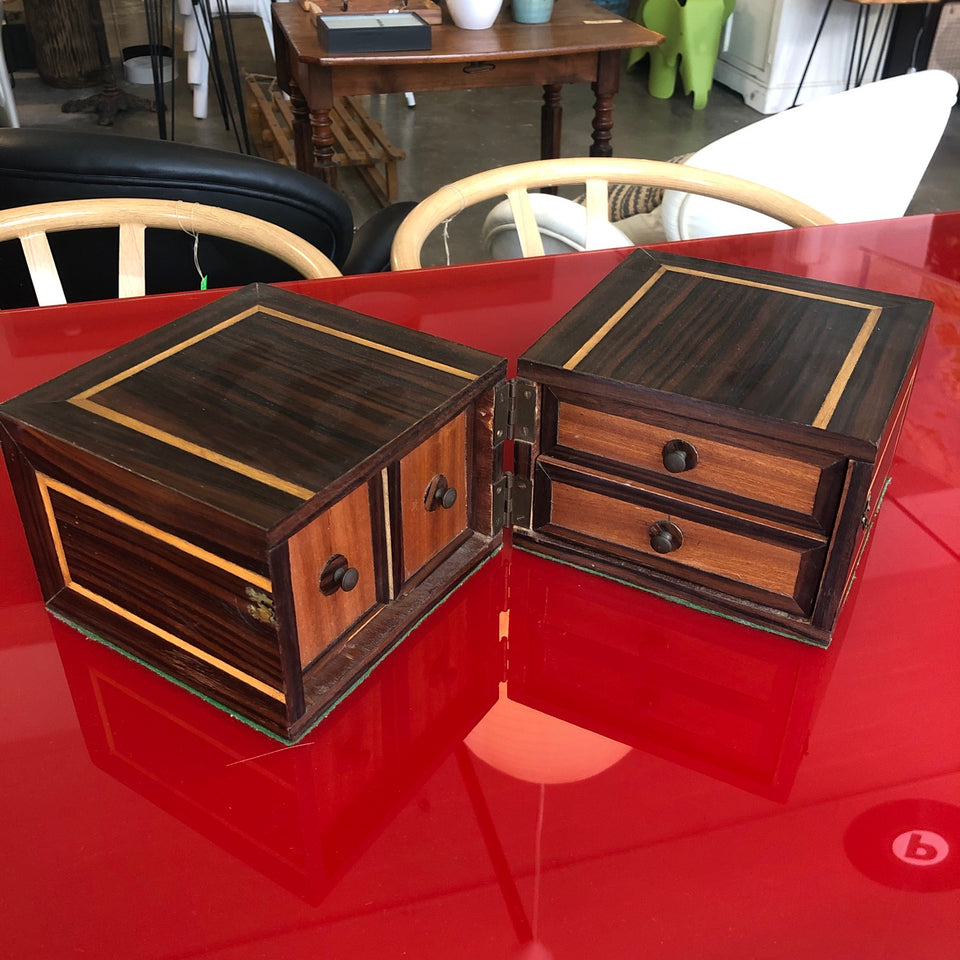 Caja doble con cajones