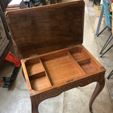 Mesa con tapa abatible