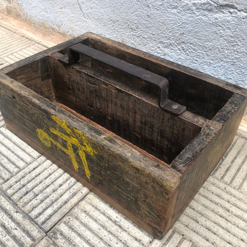 Caja de madera doble con asa