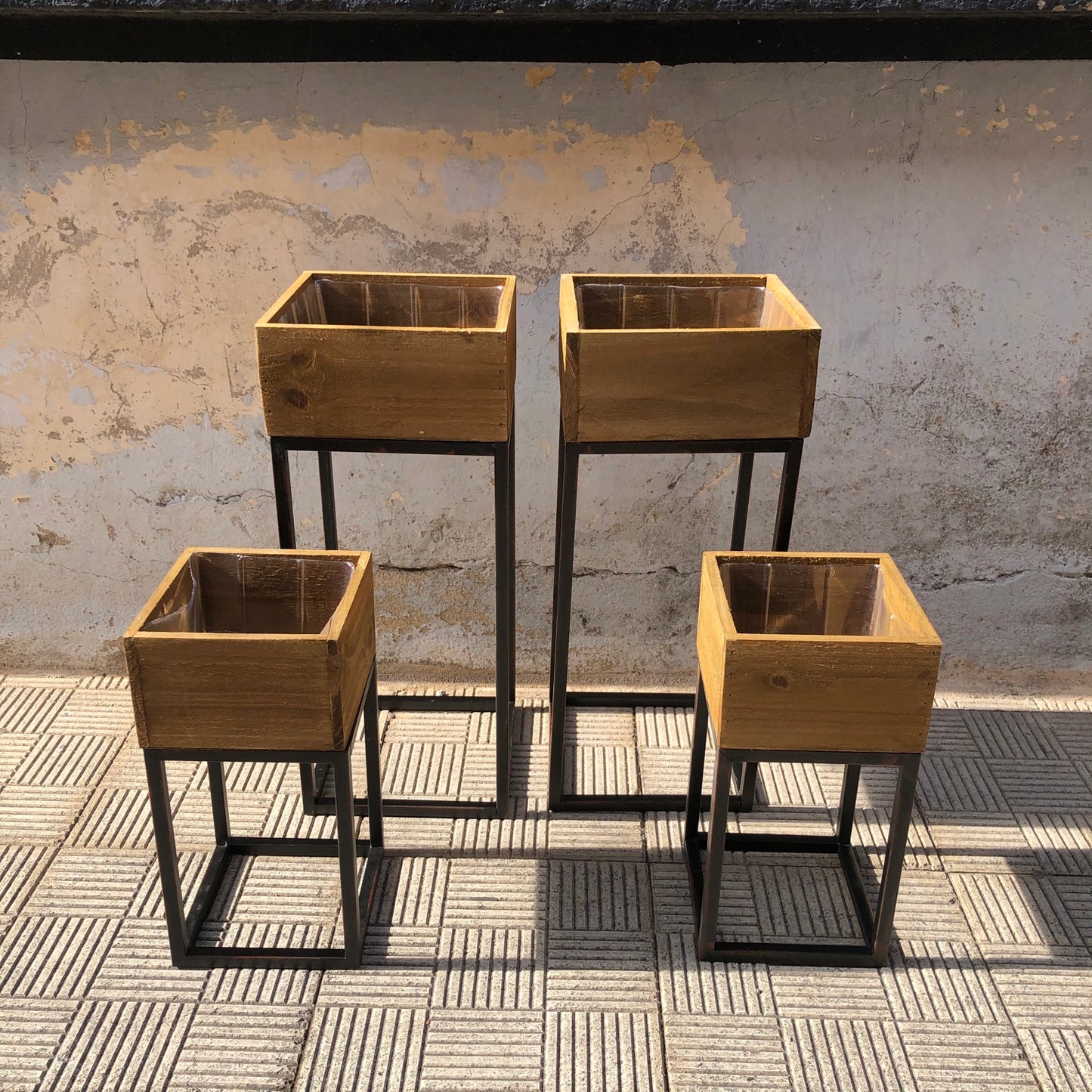 Macetero madera y metal pequeño