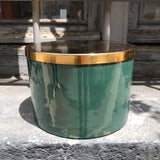 Caja metálica en verde y dorado