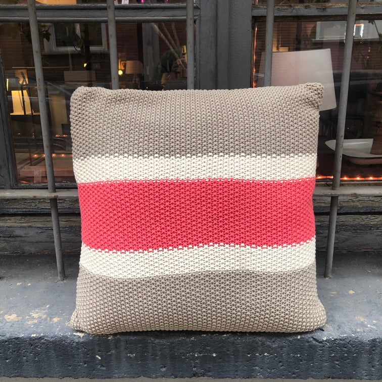 Cojín tricolor punto