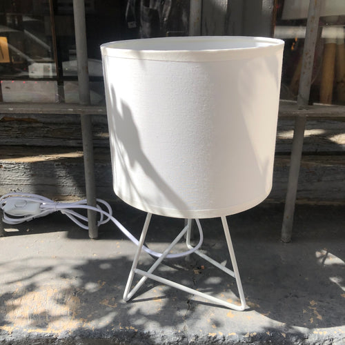 Lampara de mesa estructura metálica