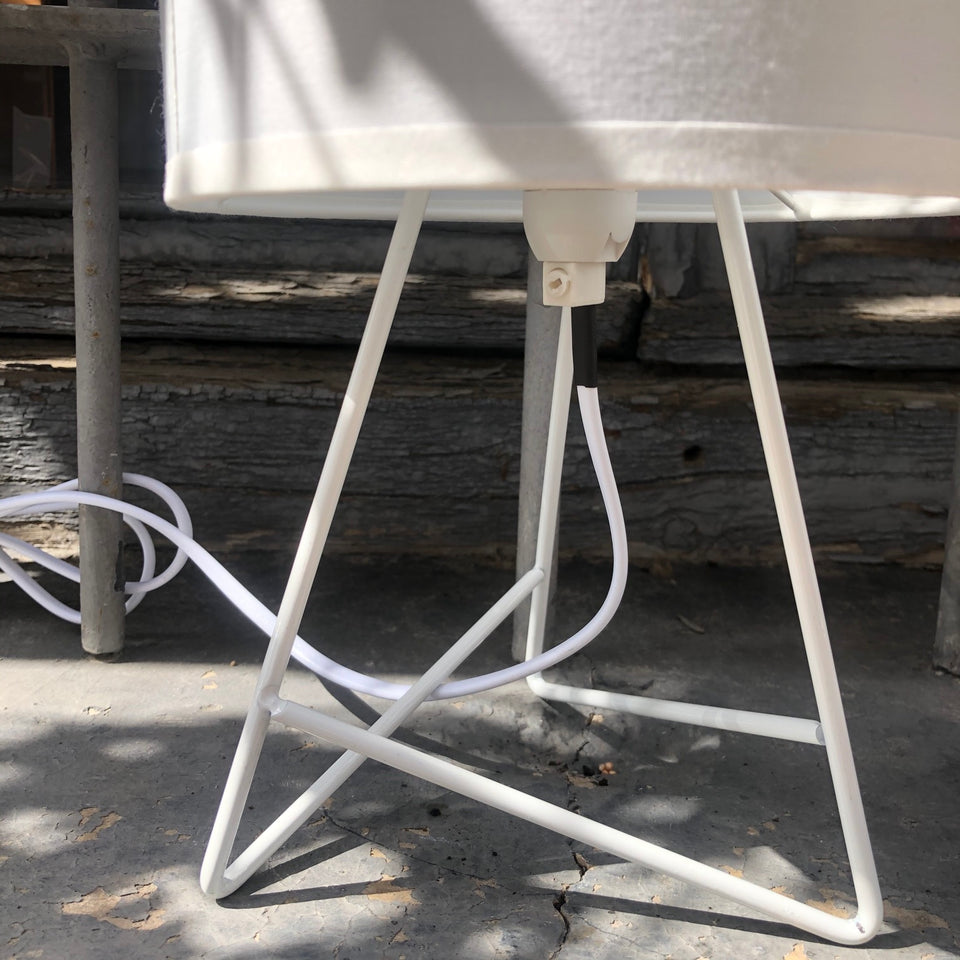Lampara de mesa estructura metálica