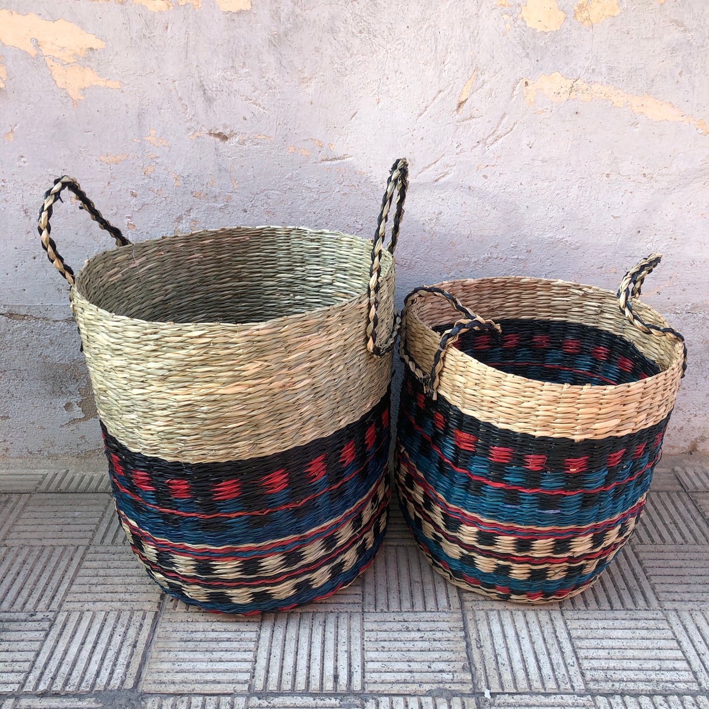 Cesto etnico azul y rojo pequeño
