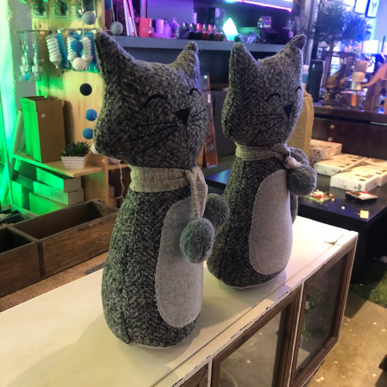 Sujeta puertas gato