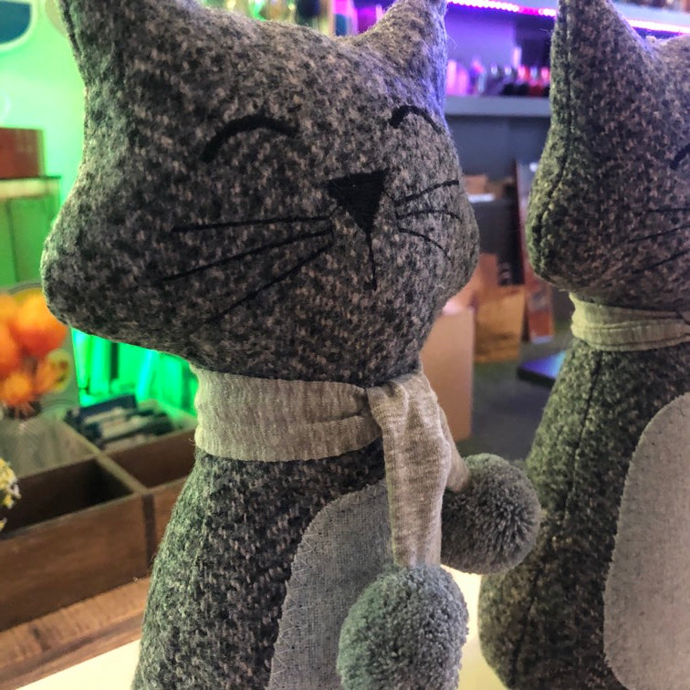 Sujeta puertas gato
