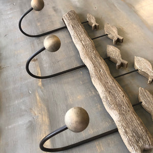 Perchero peces de madera