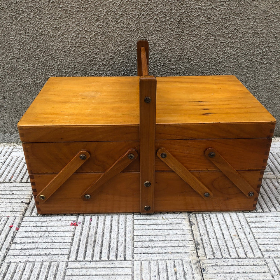 Costurero madera antiguo