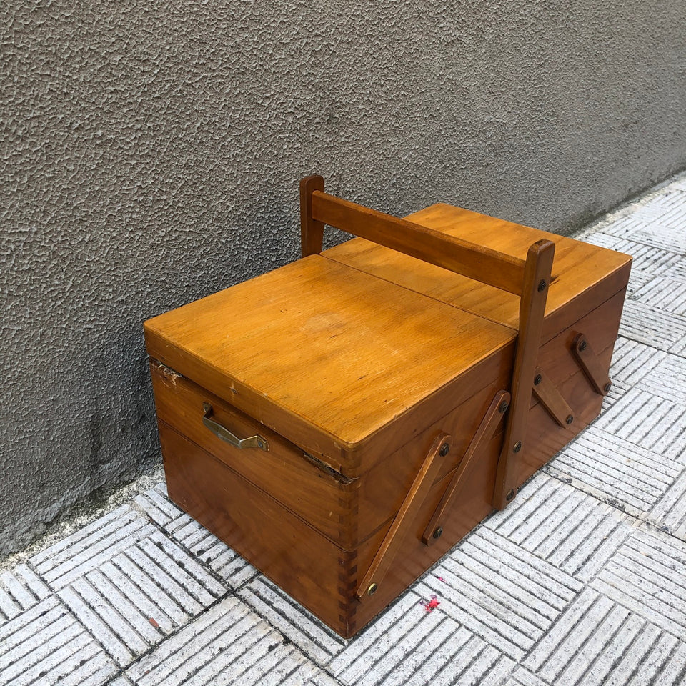 Costurero madera antiguo