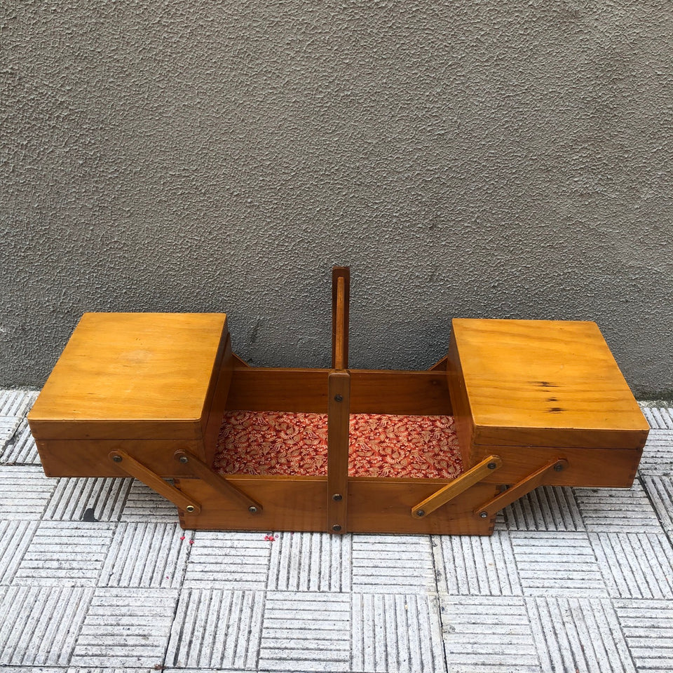 Costurero madera antiguo