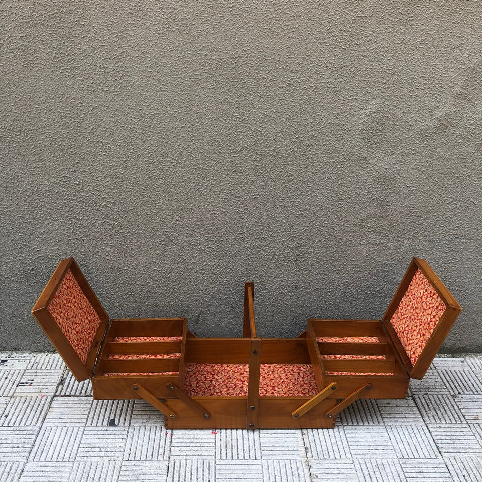 Costurero madera antiguo